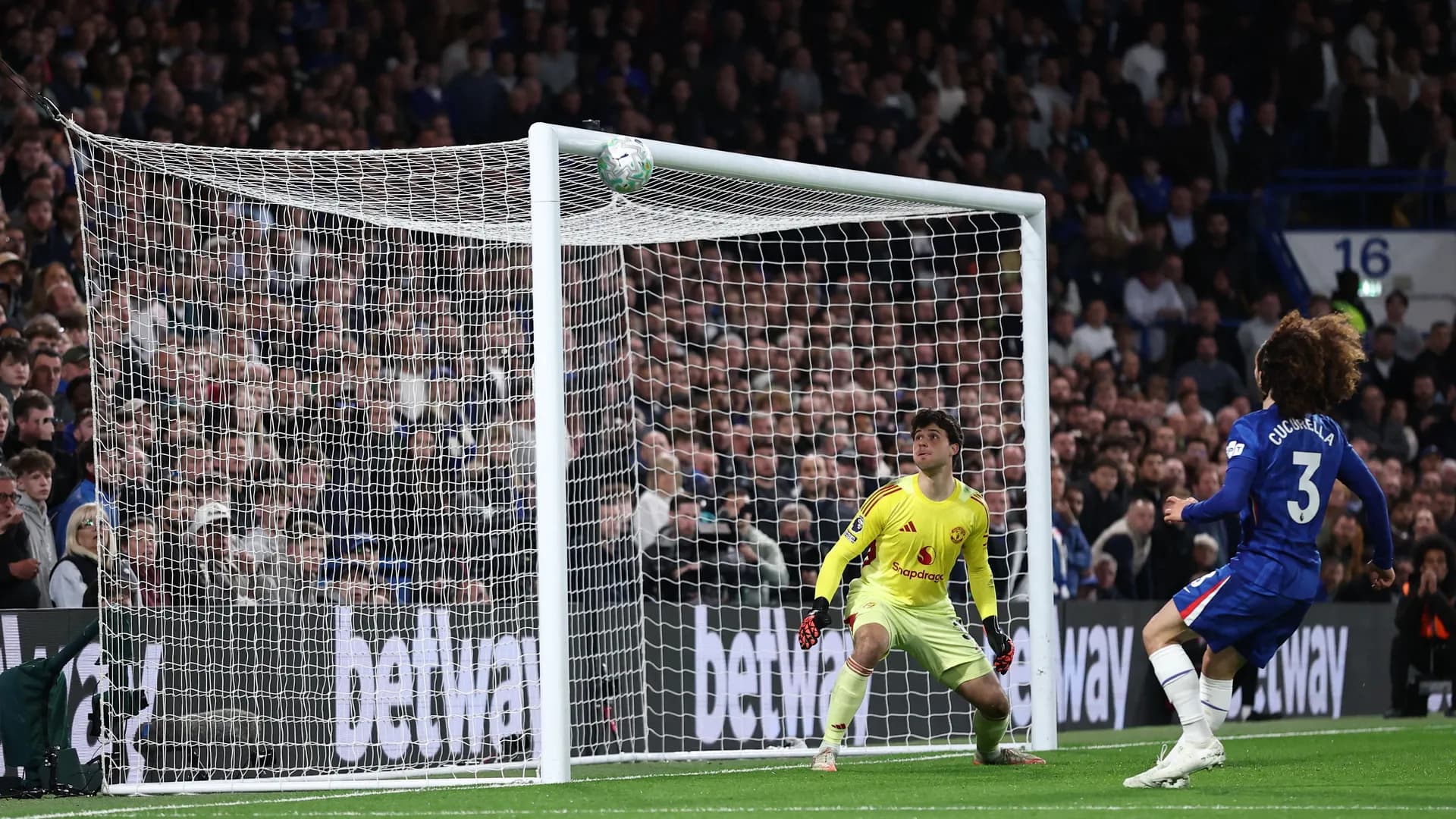 Chelsea vs Manchester United Premier League 2025-26 LIVE: Fofana hits the crossbar; CHE 0-1 MUN